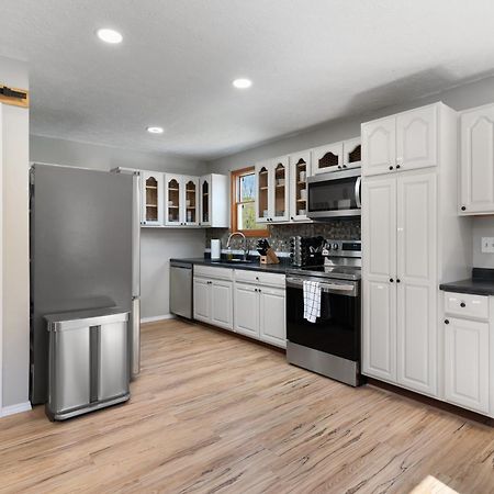 Laurelville Spacious Cabin Near Hocking Hills And Caves With Hot Tub And Firepit מראה חיצוני תמונה